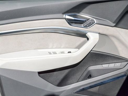 Used 2022 Audi e-tron Chronos w/ Chronos Package image 25