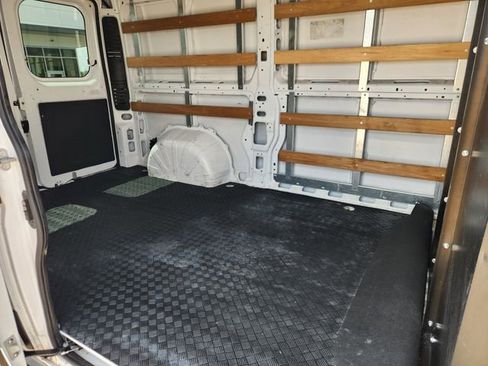 Used 2025 RAM ProMaster 2500 w/ U-Haul Equipment Group FWD image 28