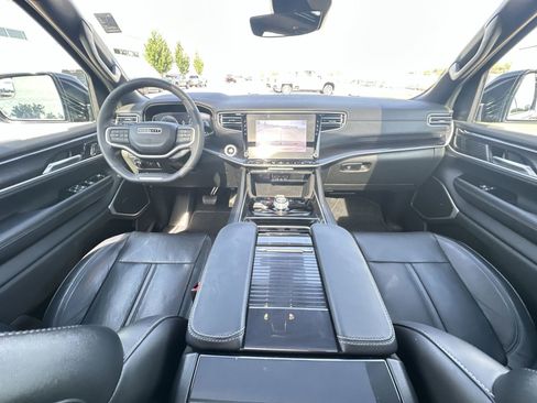 Used 2024 Jeep Wagoneer 4WD w/ Premium Group I image 21