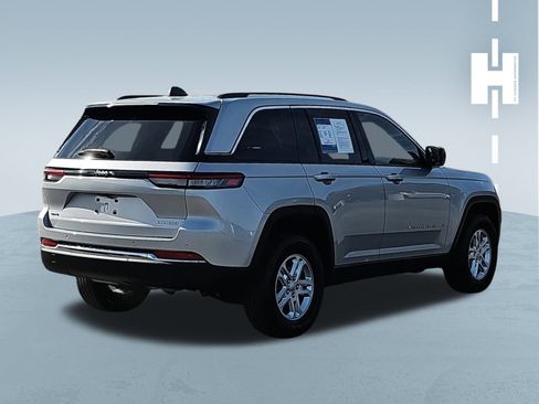 Used 2023 Jeep Grand Cherokee Laredo w/ Luxury Tech Group I image 3