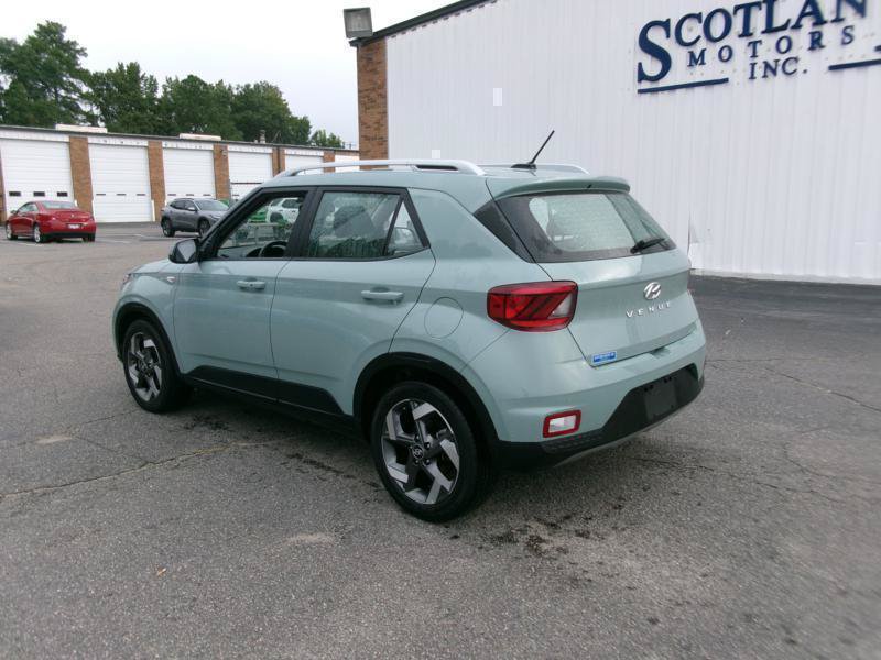Used 2025 Hyundai Venue SEL FWD image 8