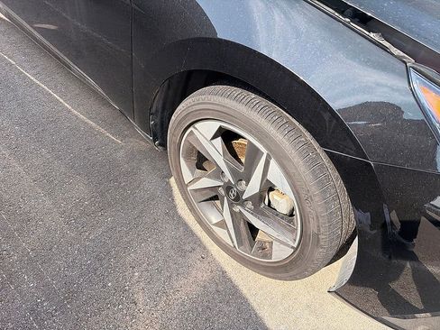 Used 2023 Hyundai Elantra Limited FWD image 18