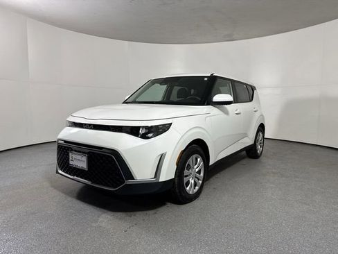 Certified 2025 Kia Soul LX image 2