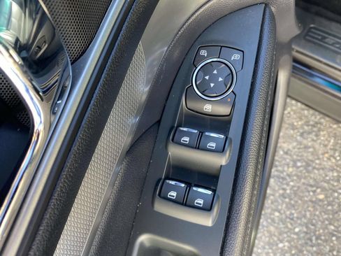 Used 2019 Ford Explorer XLT w/ Equipment Group 202A AWD/4WD image 18