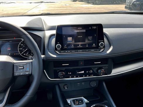Used 2025 Nissan Rogue SV FWD image 6