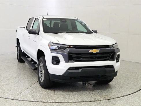 New 2026 Chevrolet Colorado LT w/ LT Convenience Package AWD/4WD image 2