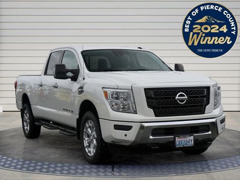 Used 2021 Nissan Titan SV w/ SV Convenience Package image 1