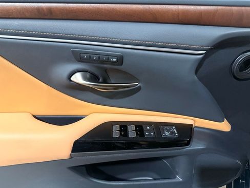 Used 2024 Lexus ES 350 w/ Premium Package image 13