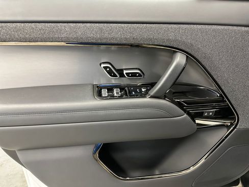 Used 2023 Land Rover Range Rover Sport SE image 16