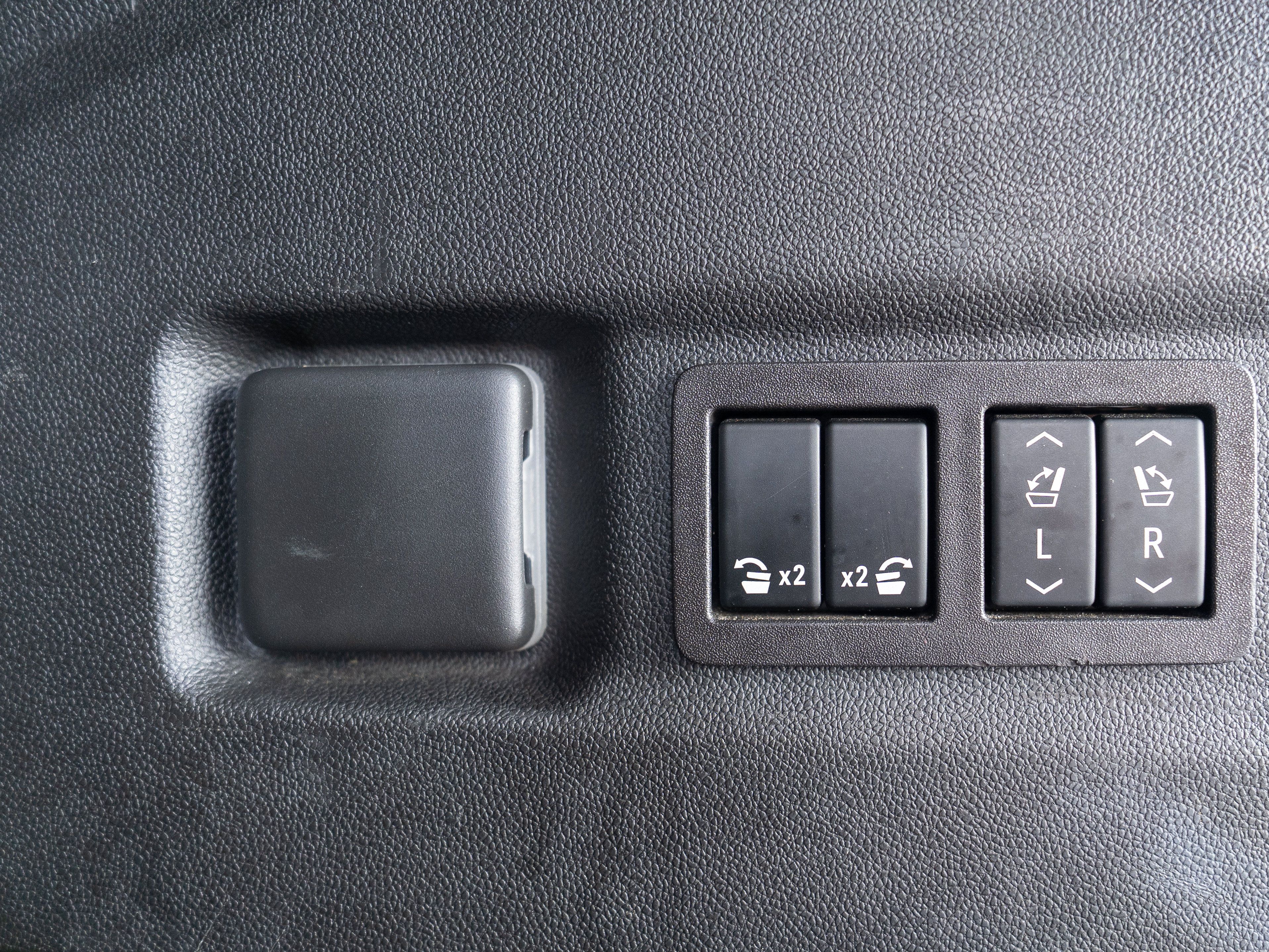 Used 2023 GMC Yukon XL Denali RWD image 48