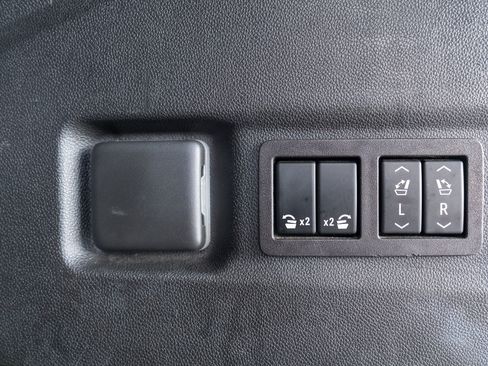Used 2023 GMC Yukon XL Denali RWD image 48