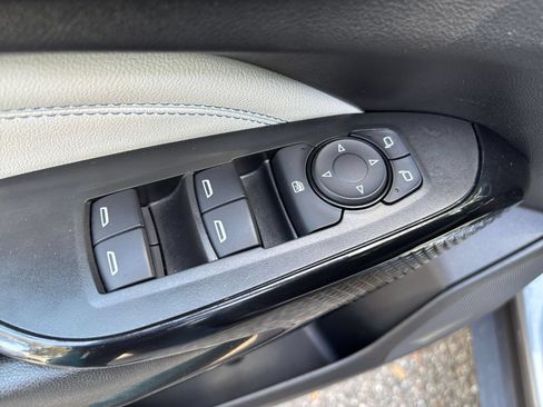 Used 2025 Chevrolet Trax LT w/ LT Convenience Package FWD image 18