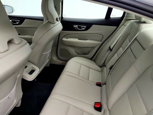 Used 2019 Volvo S60 T6 Momentum w/ Premium Package image 21