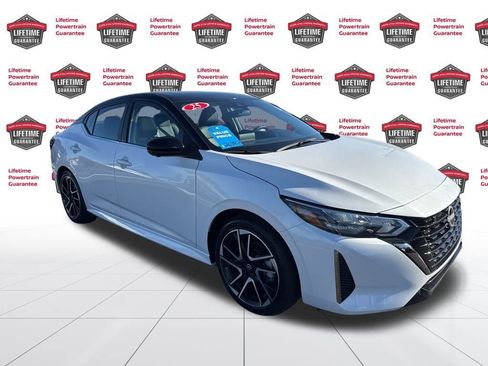 Used 2025 Nissan Sentra SR w/ SR Premium Package image 3