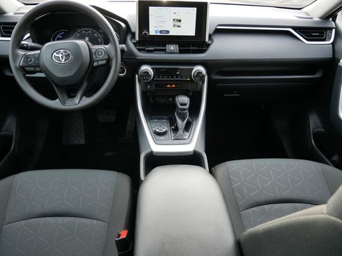 Used 2025 Toyota RAV4 XLE image 10
