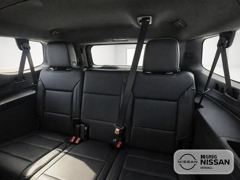 Used 2022 Chevrolet Suburban LT image 9