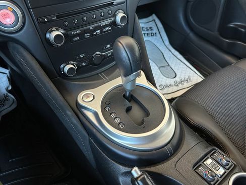 Used 2018 Nissan 370Z Touring Sport RWD image 11