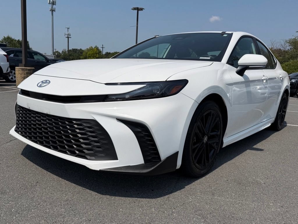 Used 2025 Toyota Camry SE FWD image 3