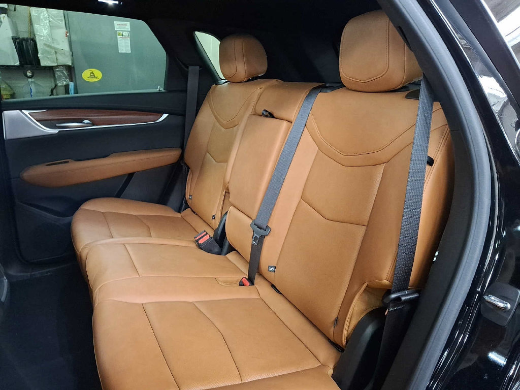 Used 2024 Cadillac XT5 Premium Luxury w/ Technology Package AWD/4WD image 7