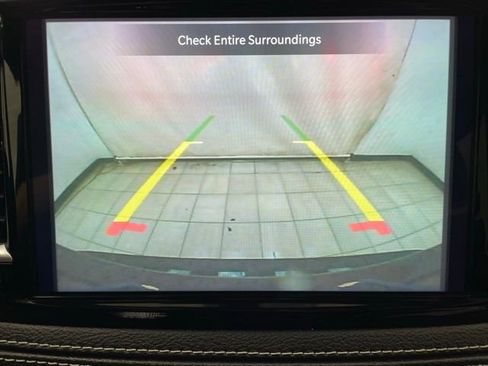 Used 2023 Chrysler Pacifica Limited w/ Uconnect Theater Family Group image 5