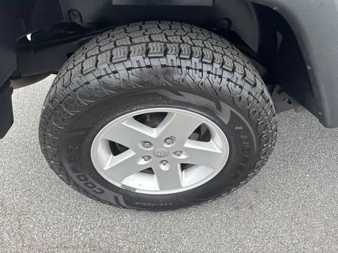 Used 2017 Jeep Wrangler Unlimited Sport w/ Quick Order Package 24S AWD/4WD image 9