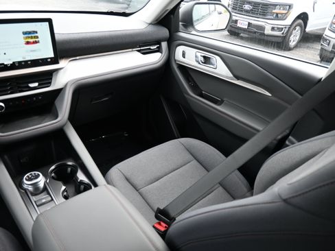 New 2026 Ford Explorer Active RWD image 30