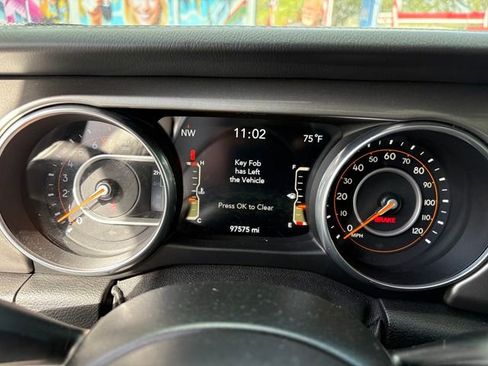 Used 2018 Jeep Wrangler Unlimited Sahara AWD/4WD image 27