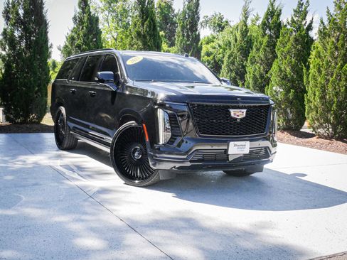 Used 2025 Cadillac Escalade ESV Sport w/ Touring Package AWD/4WD image 2