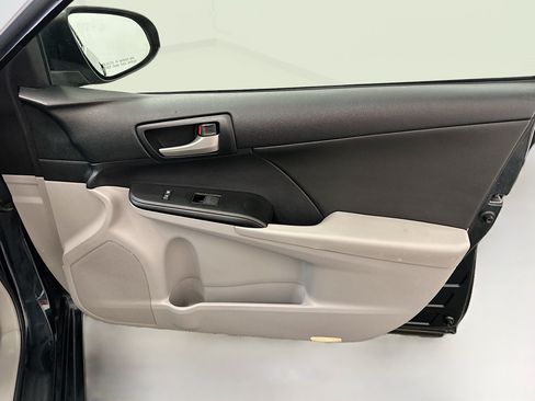 Used 2014 Toyota Camry LE FWD image 32