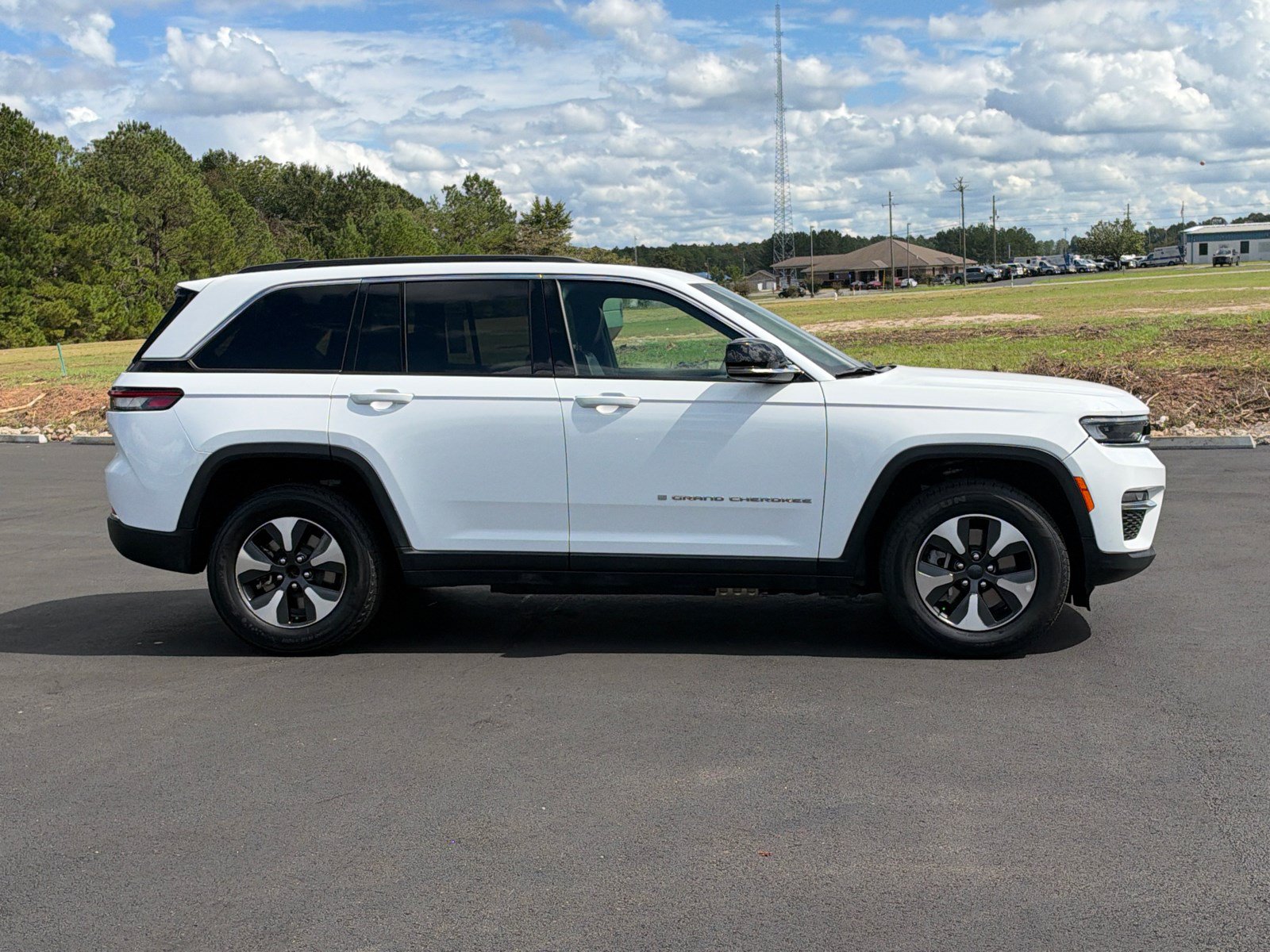 Used 2024 Jeep Grand Cherokee Limited 4xe AWD/4WD image 4