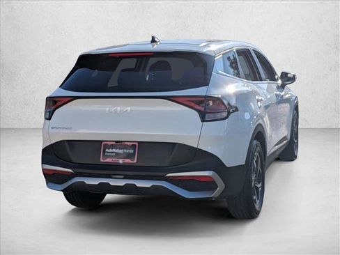 Used 2023 Kia Sportage LX image 5