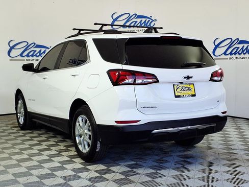 Used 2023 Chevrolet Equinox LT image 2