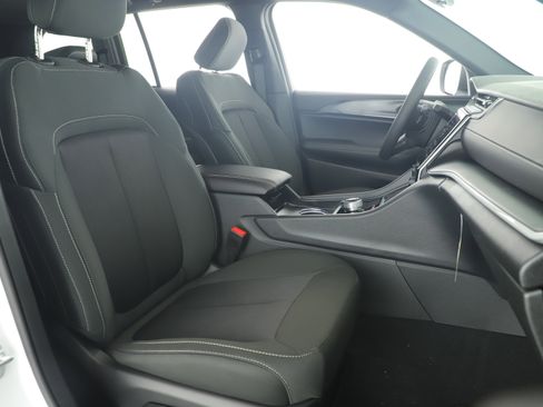 New 2025 Jeep Grand Cherokee Laredo w/ Luxury Tech Group I image 21