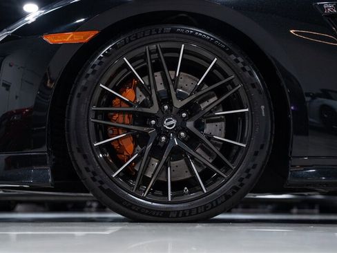 Used 2021 Nissan GT-R Premium AWD/4WD image 12