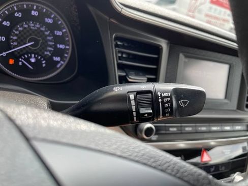 Used 2020 Hyundai Elantra SE FWD image 21