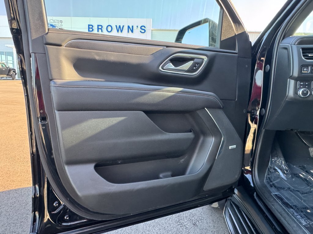 Used 2022 GMC Yukon XL AT4 AWD/4WD image 18