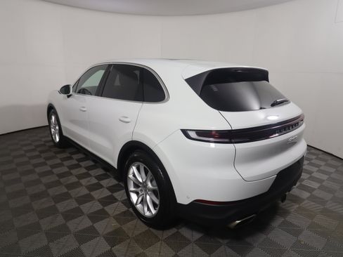 Used 2025 Porsche Cayenne image 3