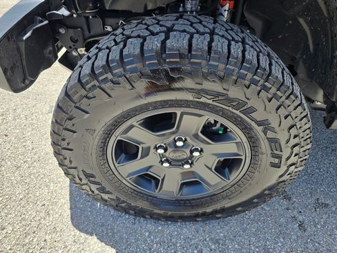 Used 2023 Jeep Gladiator Mojave AWD/4WD image 11