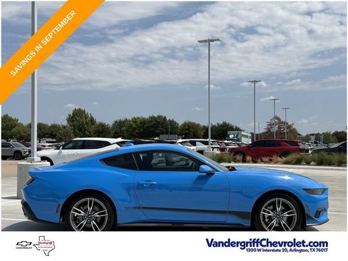 Used 2025 Ford Mustang Coupe RWD image 3