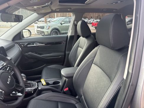 Used 2024 Kia Seltos EX image 11