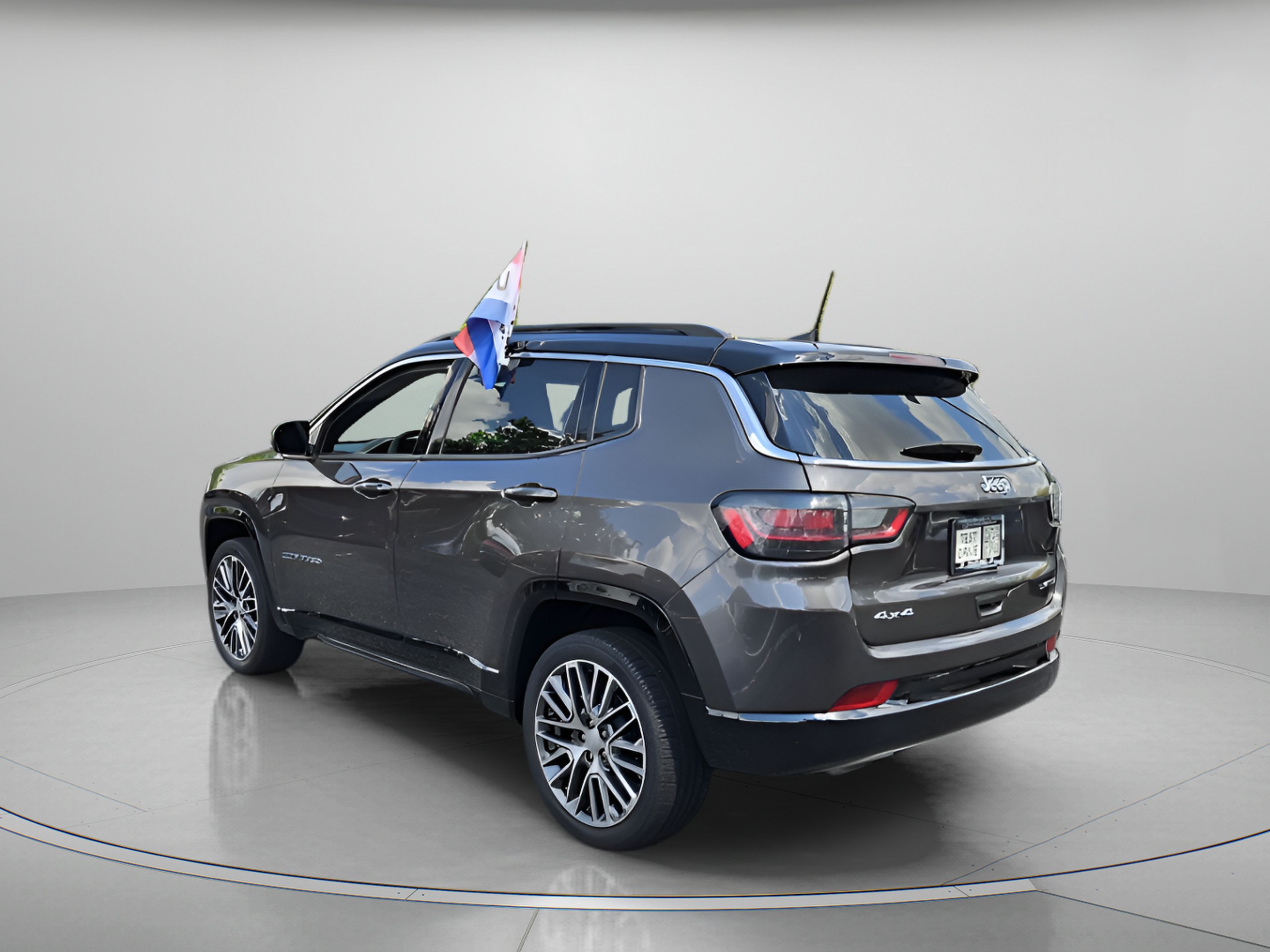 Used 2023 Jeep Compass Limited w/ Elite Group AWD/4WD image 3