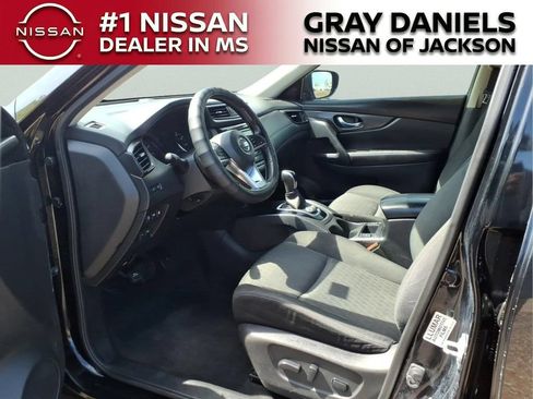 Used 2020 Nissan Rogue SV FWD image 24