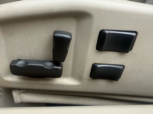 Used 2004 Cadillac XLR RWD image 47