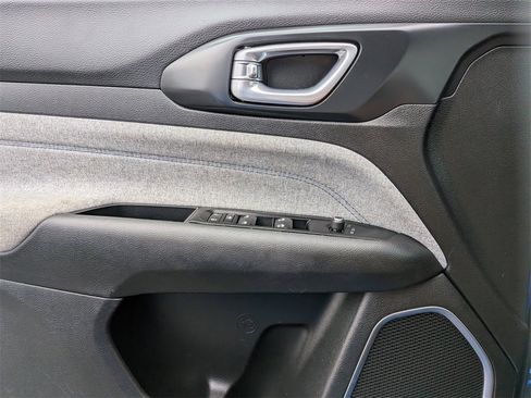 Used 2023 Jeep Compass Sport image 24