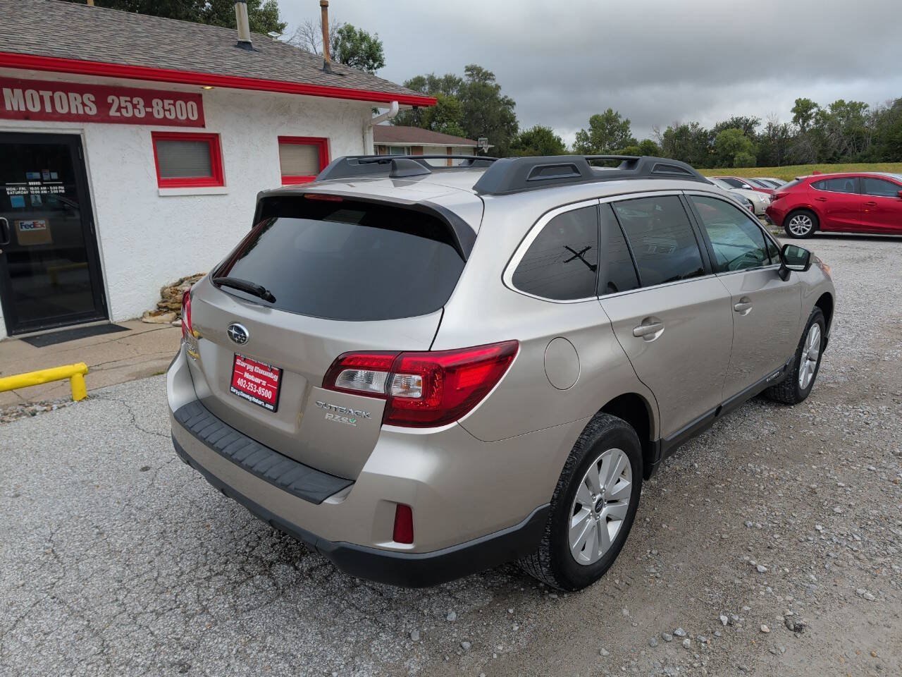 Used 2017 Subaru Outback 2.5i Premium AWD/4WD image 3