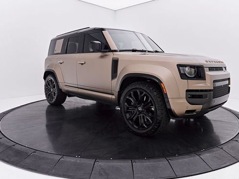 Used 2025 Land Rover Defender 110 AWD/4WD image 21