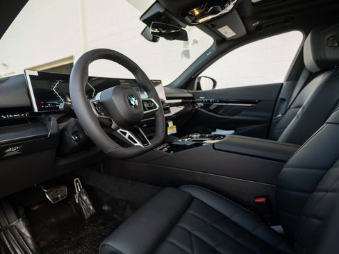 New 2026 BMW 530i xDrive w/ M Sport Package image 13