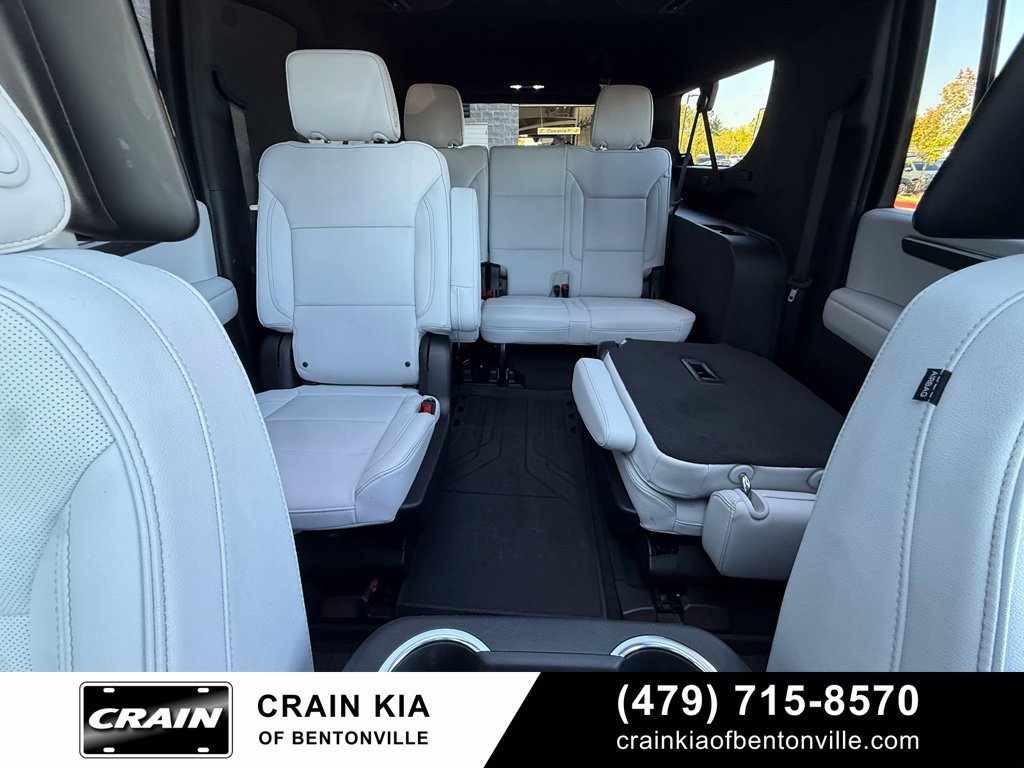 Used 2025 Chevrolet Suburban Premier AWD/4WD image 29