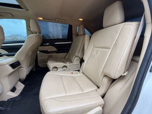 Used 2015 Toyota Highlander XLE AWD/4WD image 25