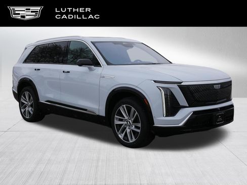 Used 2026 Cadillac Vistiq Luxury w/ LPO, Floor Liner Package AWD/4WD image 1